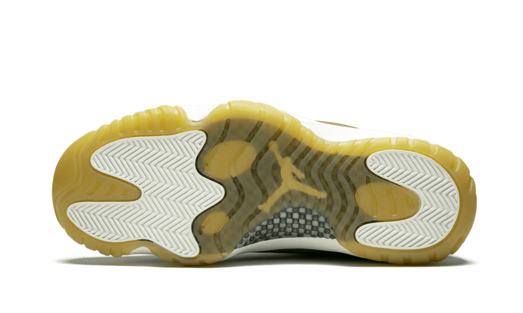 AIR JORDAN 11 RETRO WMNS Neutral Olive AR0715 200