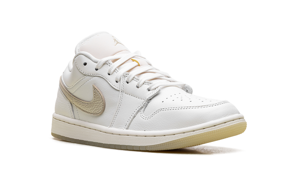 Jordan 1 Low SE WMNS Metallic Team Gold HV5157 100