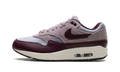 Nike Air Max 1 ESS PRM CEMENT GREY/BURGUNDY CRUSH FQ7327 001