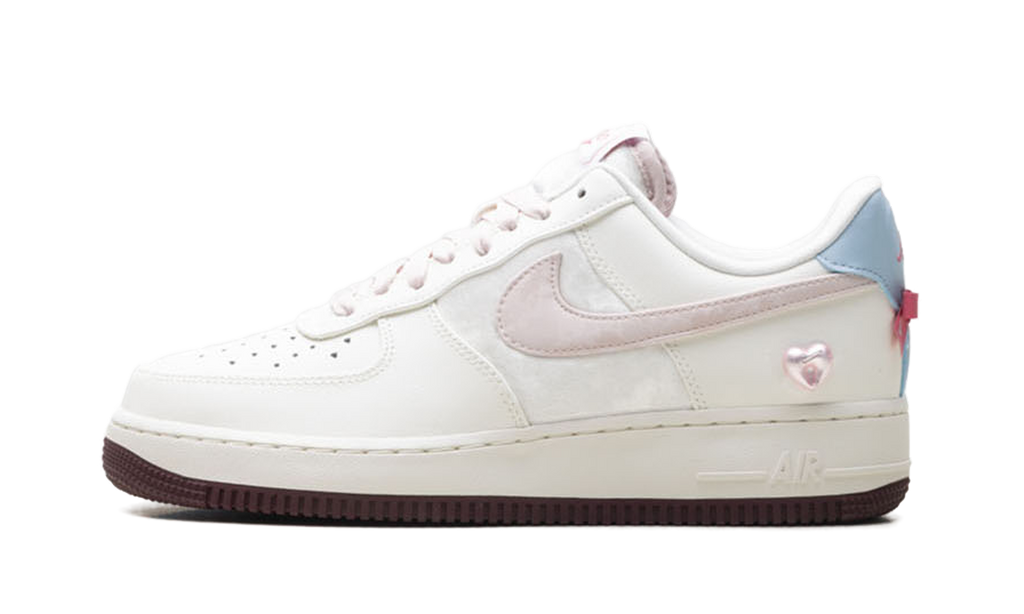 Nike Nike Air Force 1 WMNS Valentine's Day (2026) IQ4937 161